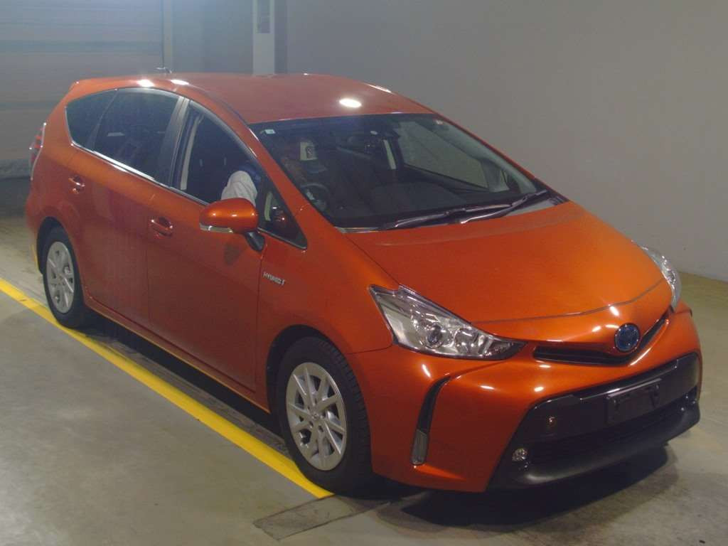 2016 Toyota Prius alpha ZVW40W[2]