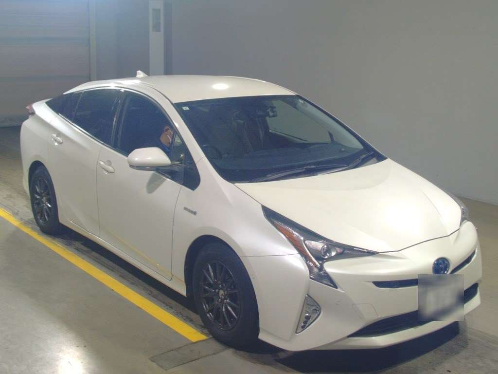 2019 Toyota Prius ZVW50[2]