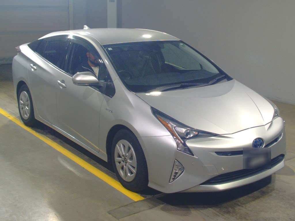 2018 Toyota Prius ZVW50[2]