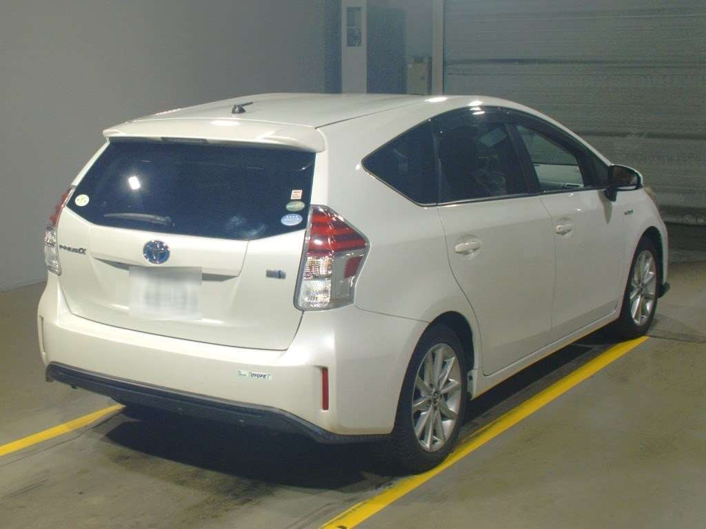 2014 Toyota Prius alpha ZVW41W[1]