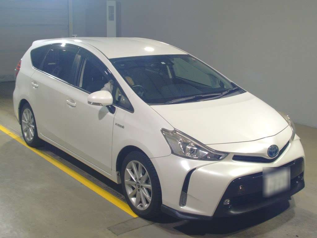 2014 Toyota Prius alpha ZVW41W[2]