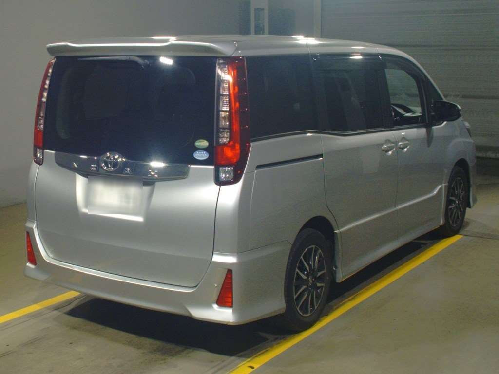 2014 Toyota Noah ZRR80W[1]