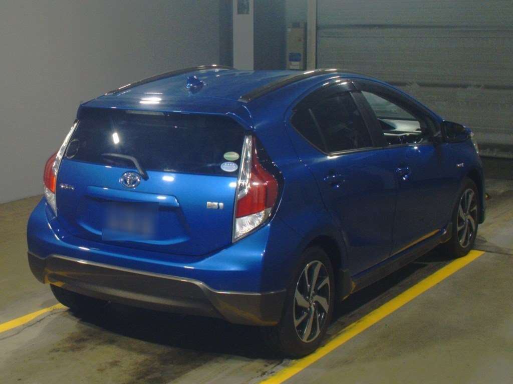 2016 Toyota Aqua NHP10[1]