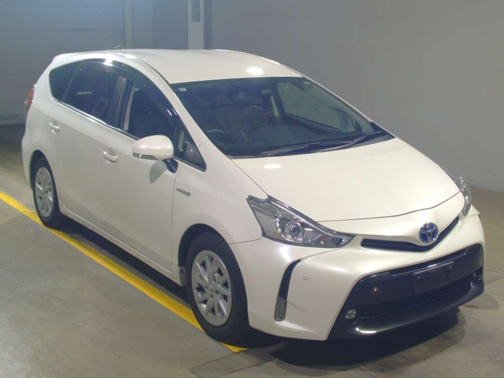 2015 Toyota Prius alpha ZVW40W[2]