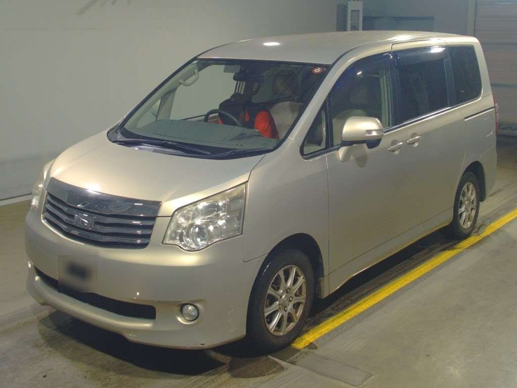 2011 Toyota Noah ZRR70G[0]