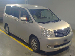 2011 Toyota Noah