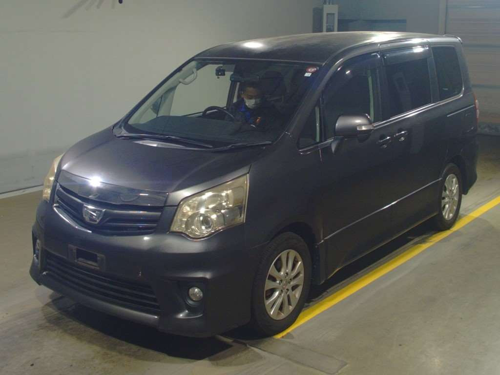 2010 Toyota Noah ZRR70W[0]