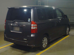 2010 Toyota Noah