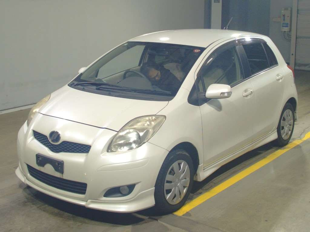 2010 Toyota Vitz SCP90[0]