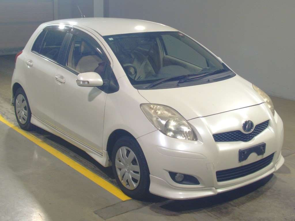 2010 Toyota Vitz SCP90[2]