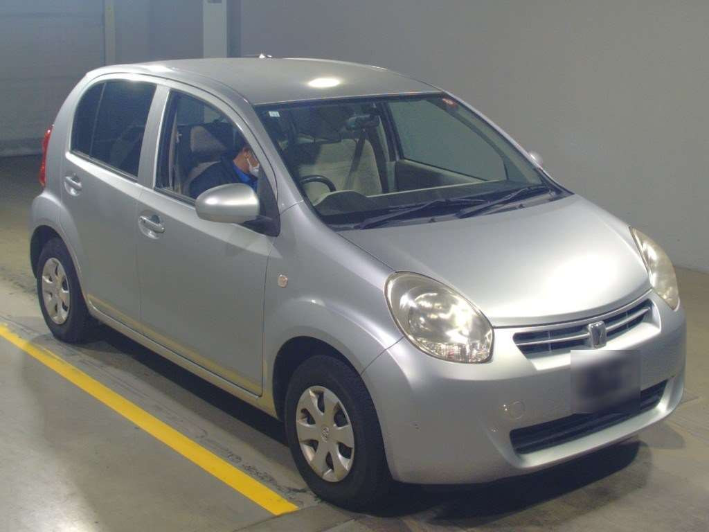 2010 Toyota Passo KGC30[2]