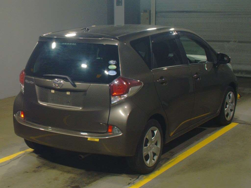 2014 Toyota Ractis NSP120[1]