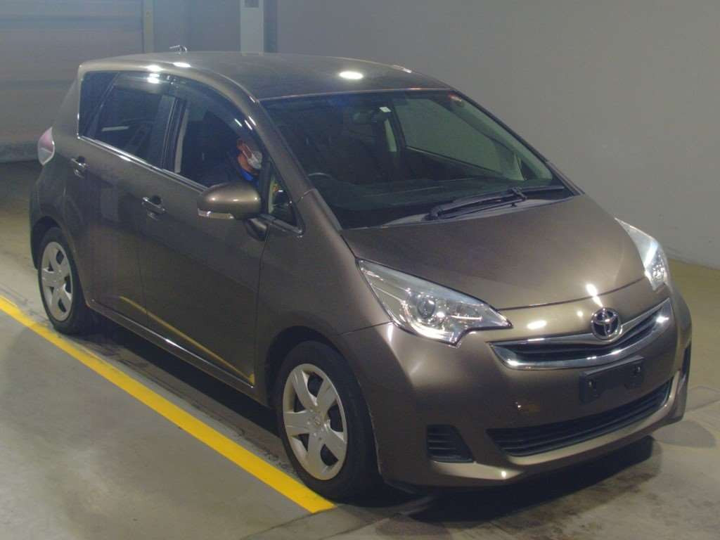 2014 Toyota Ractis NSP120[2]