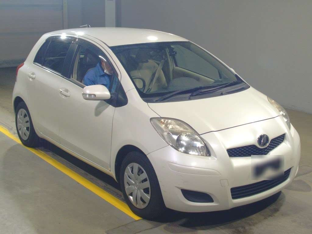 2010 Toyota Vitz SCP90[2]