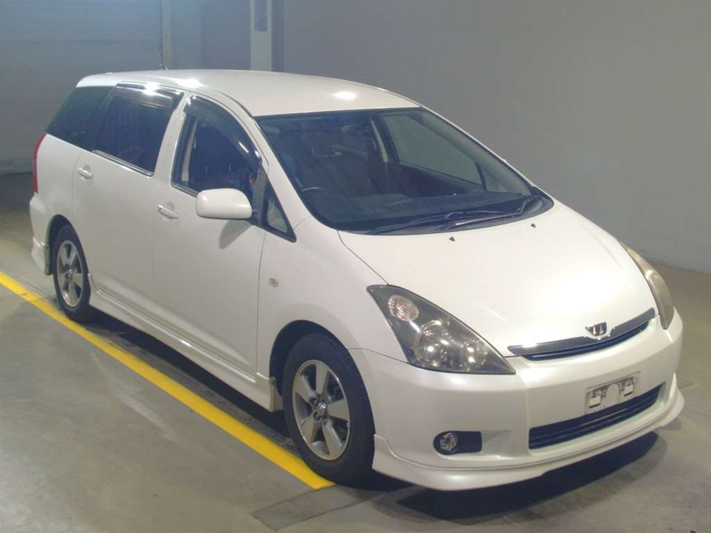 2004 Toyota Wish ANE10G[2]