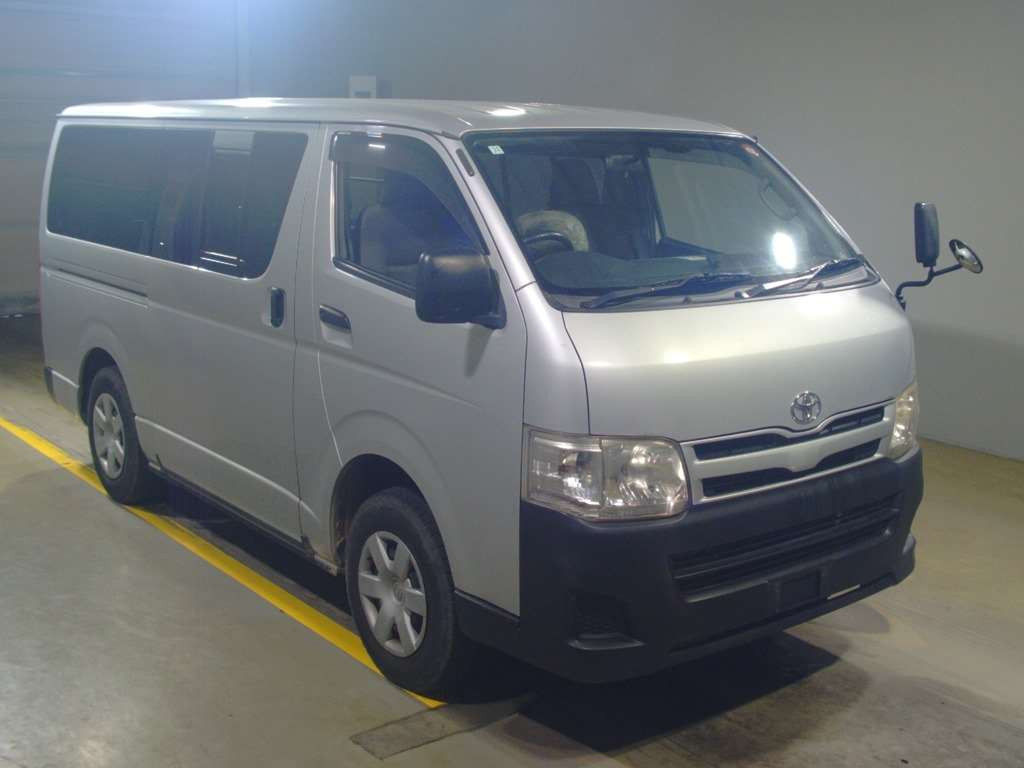 2011 Toyota Hiace Van KDH206V[2]