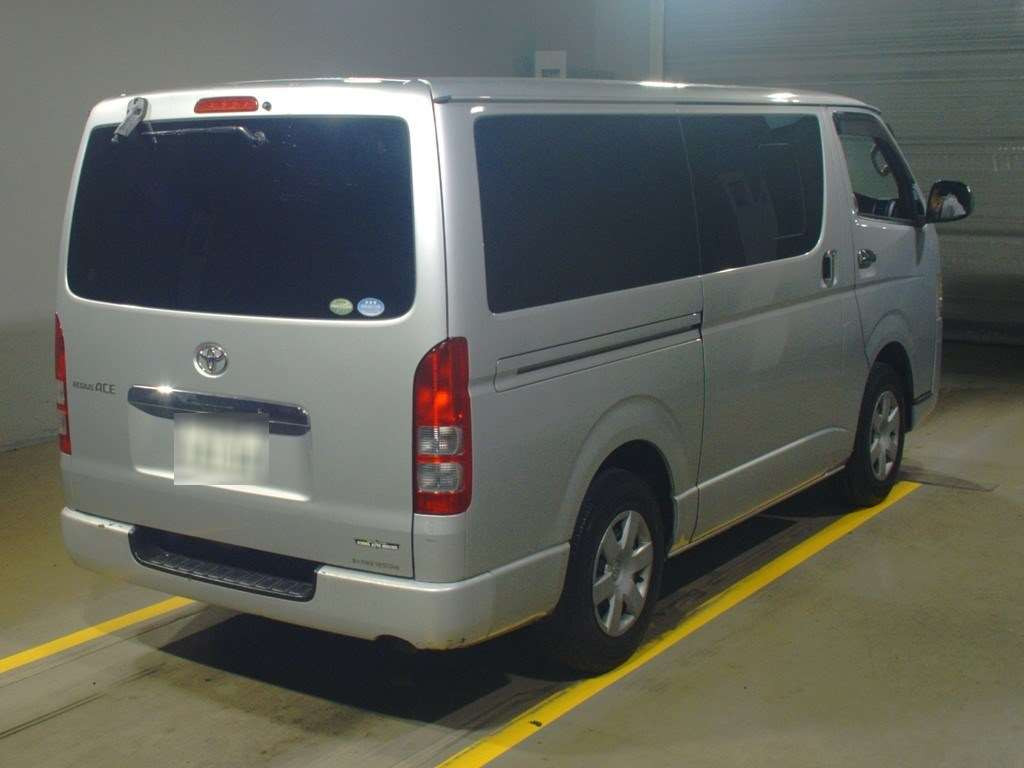 0 Toyota Regiusace Van TRH200V[1]