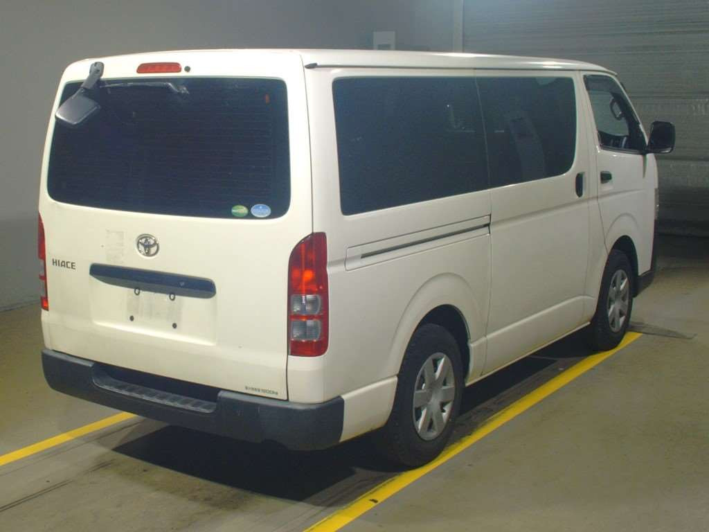 2017 Toyota Hiace Commuter KDH223B[1]