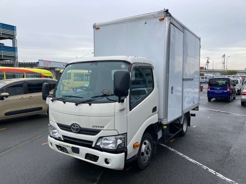 2017 Toyota Dyna Truck XZU605[0]