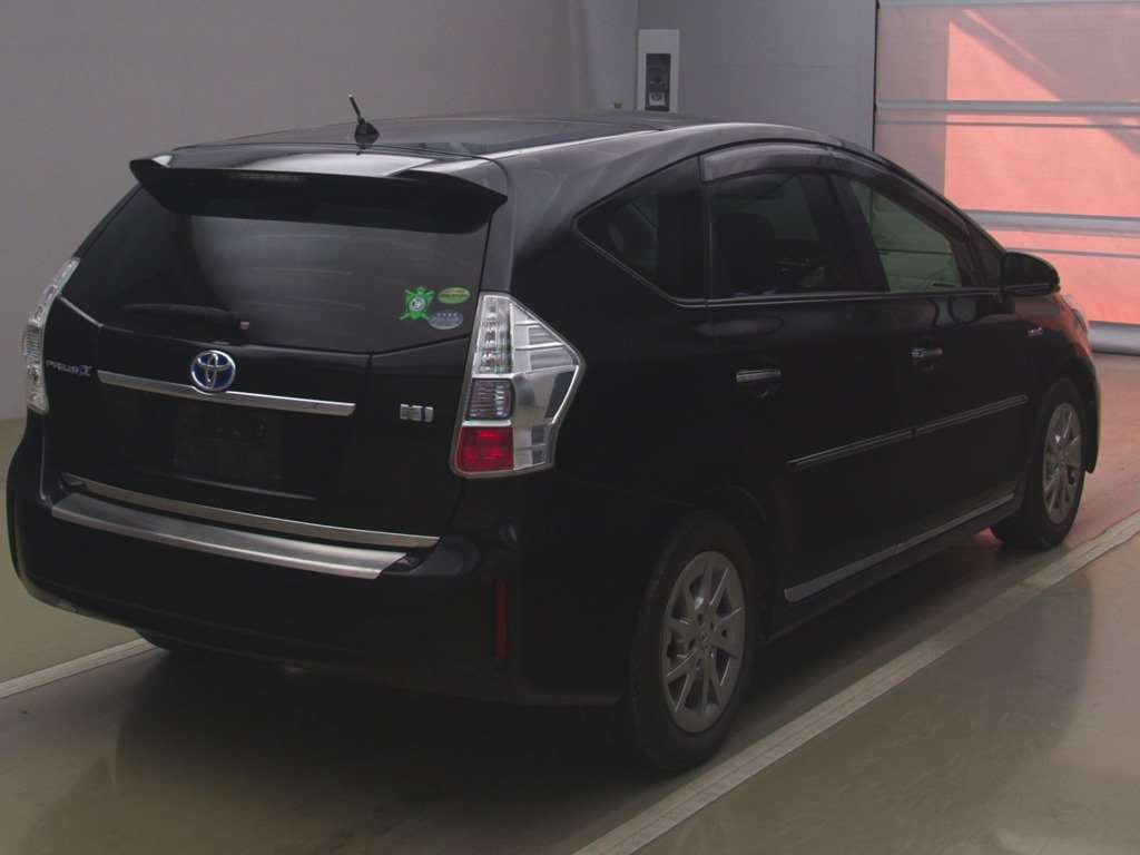 2013 Toyota Prius alpha ZVW41W[1]