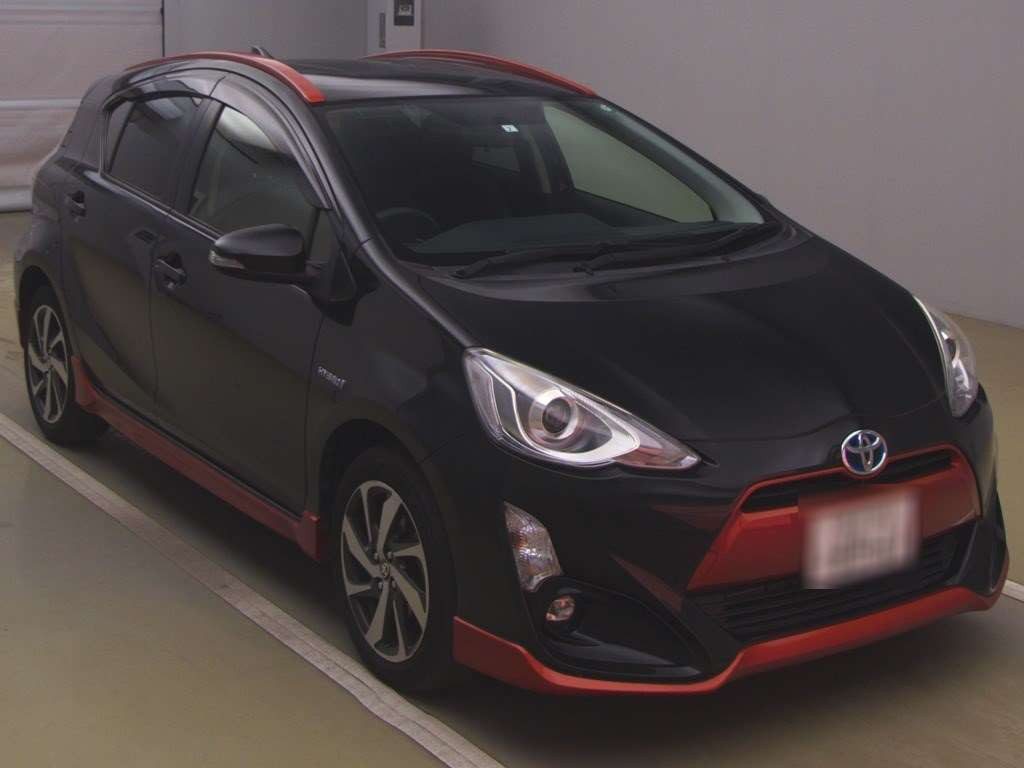 2015 Toyota Aqua NHP10[2]