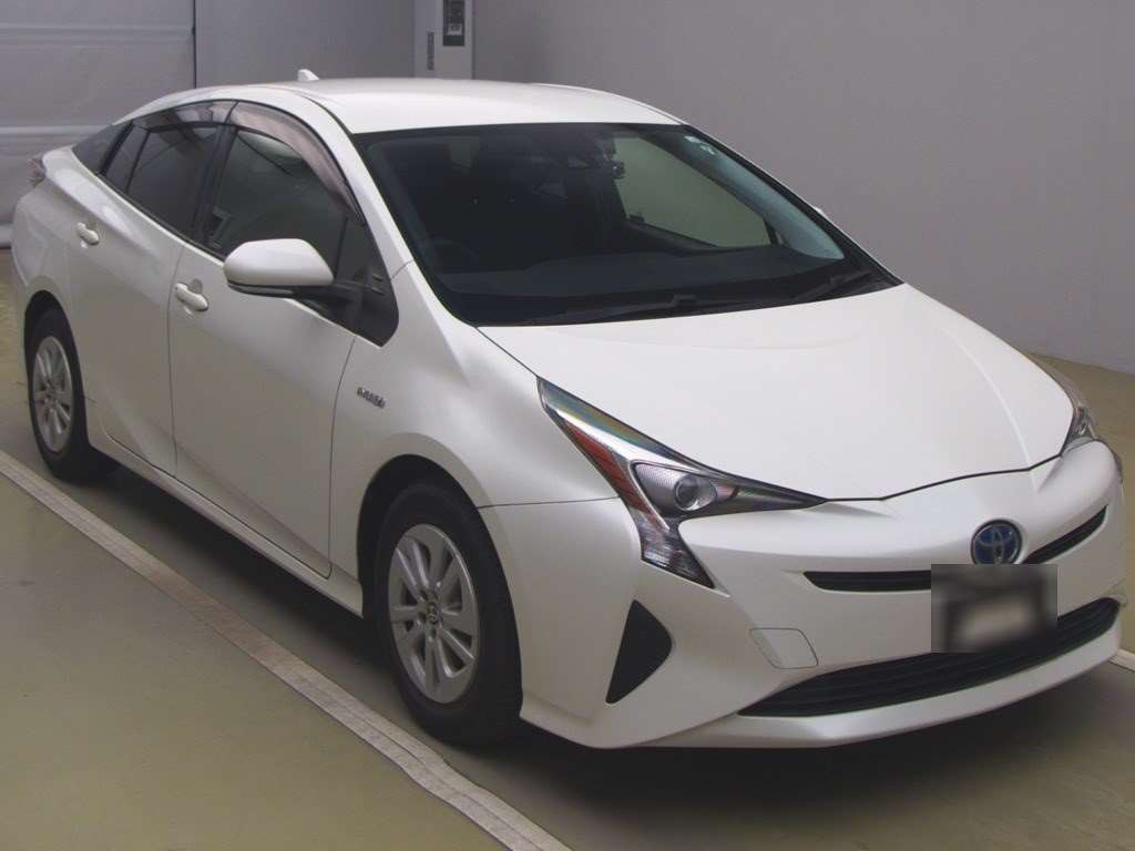 2016 Toyota Prius ZVW50[2]