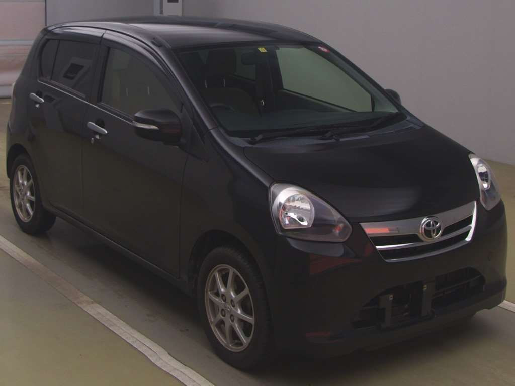 2013 Toyota Pixis Epoch LA300A[2]