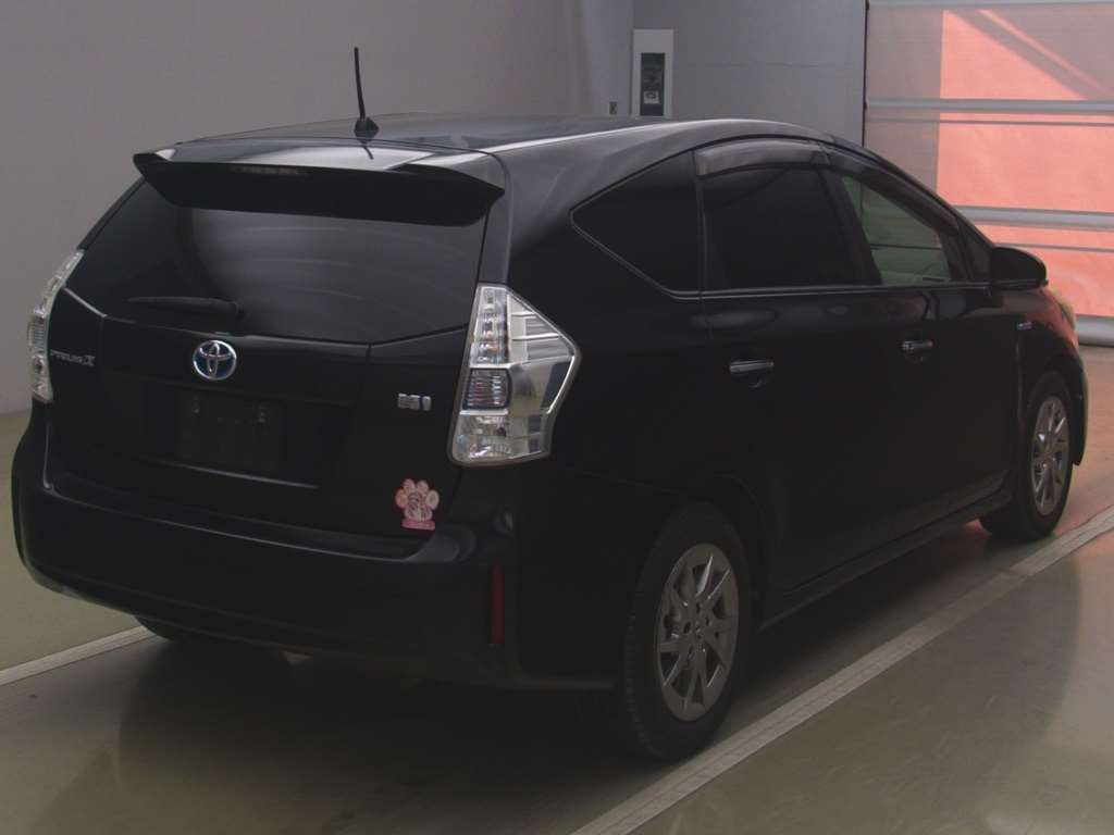 2014 Toyota Prius alpha ZVW41W[1]