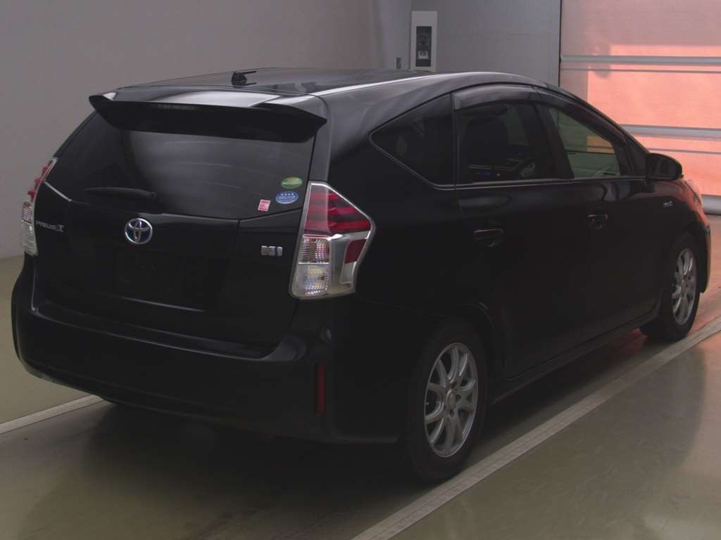 2016 Toyota Prius alpha ZVW41W[1]