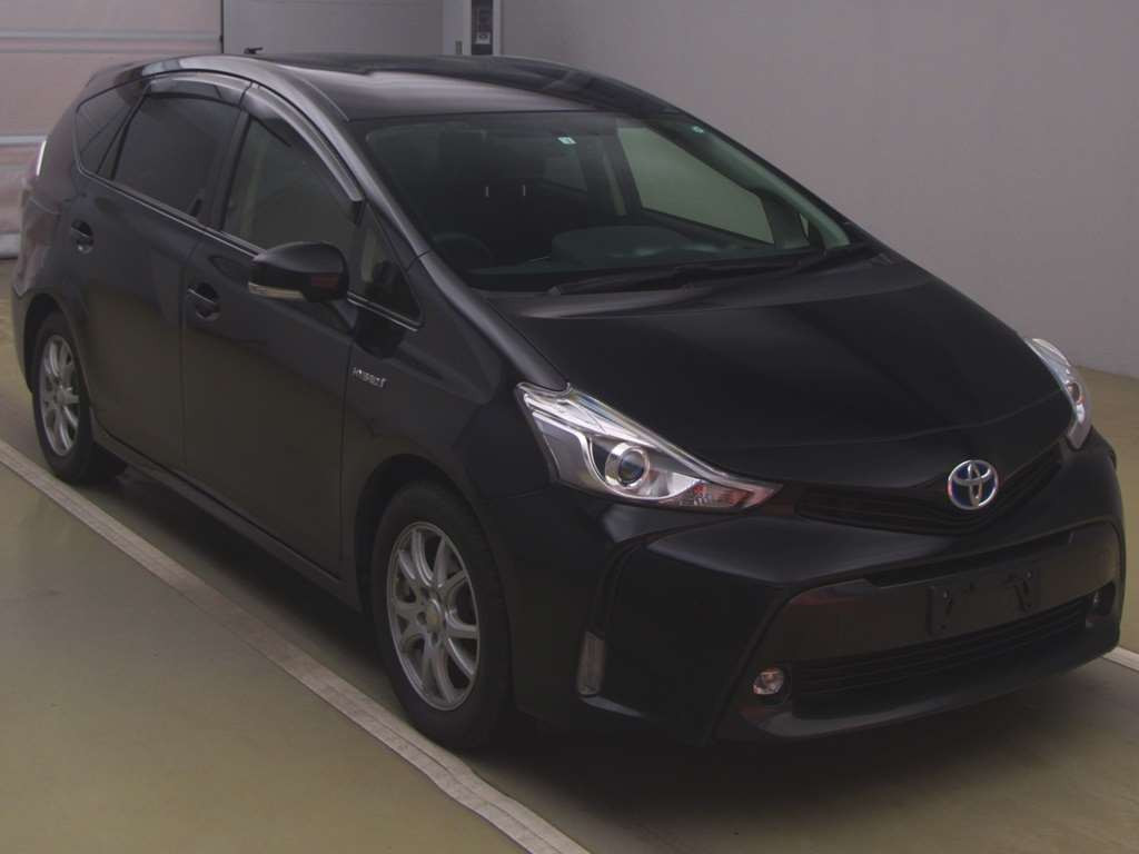 2016 Toyota Prius alpha ZVW41W[2]