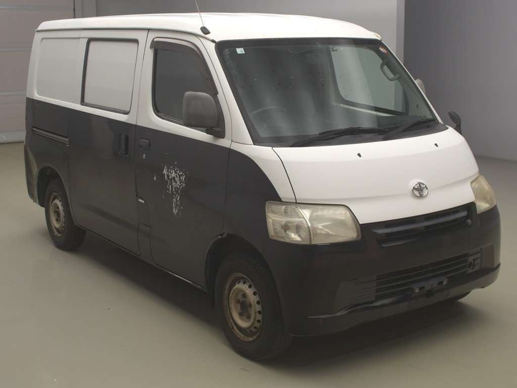 2011 Toyota Liteace Van S402M[2]