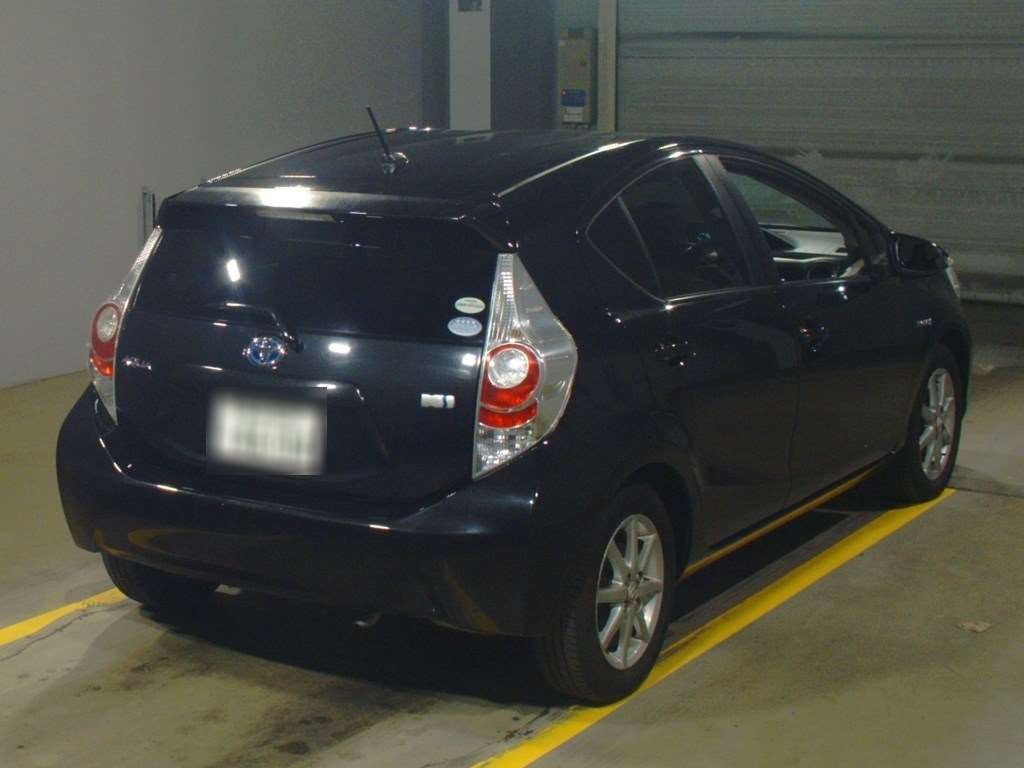 2012 Toyota Aqua NHP10[1]