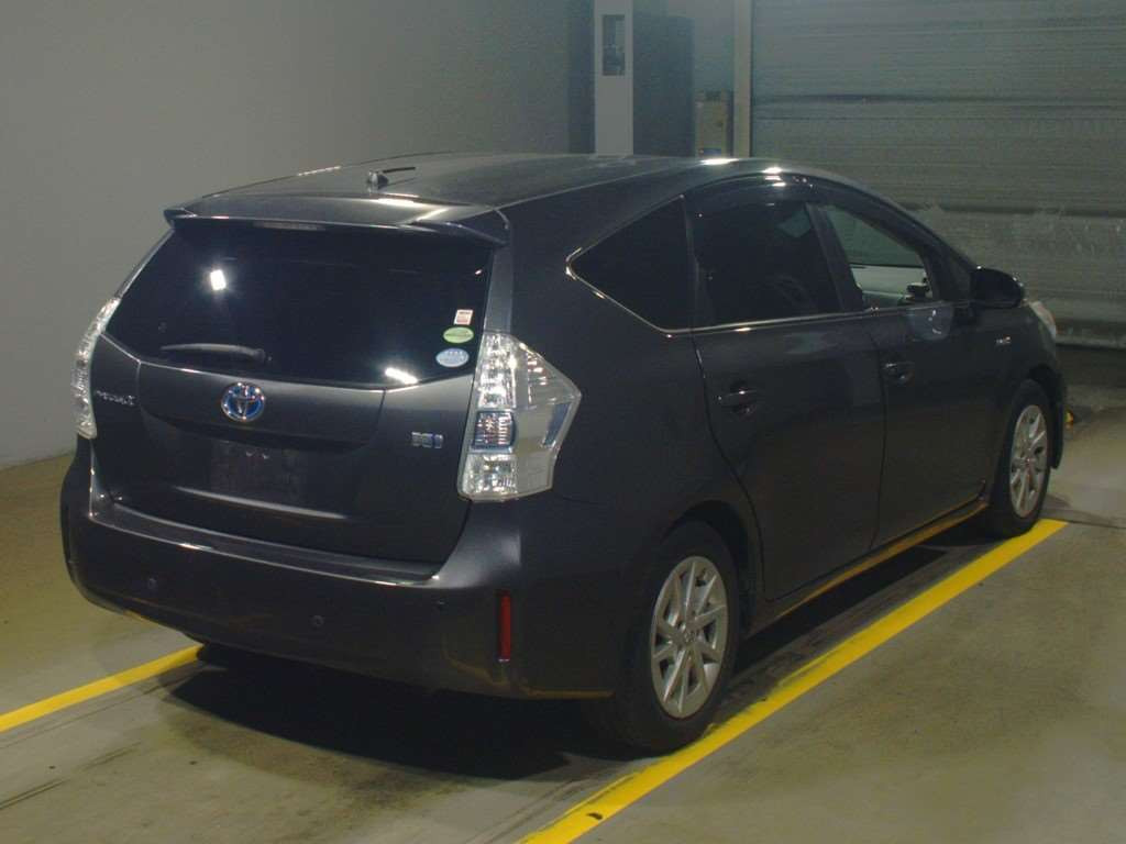 2012 Toyota Prius alpha ZVW40W[1]