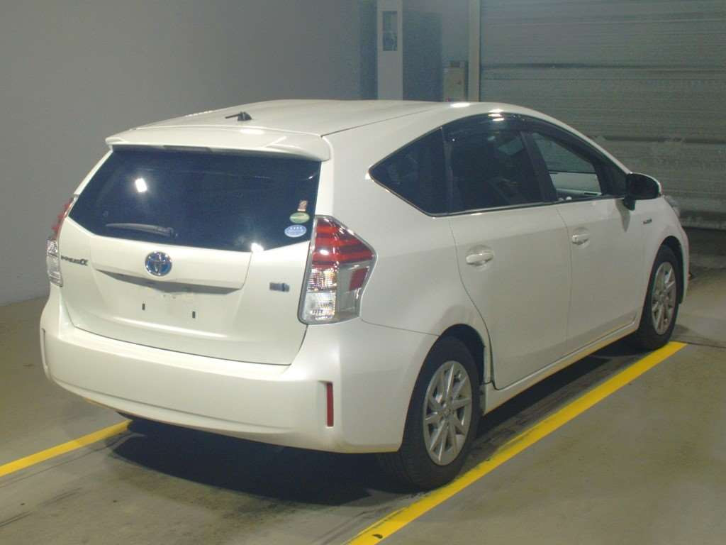 2015 Toyota Prius alpha ZVW41W[1]