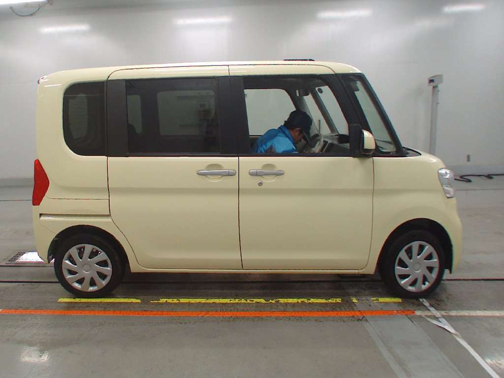 2016 Daihatsu Tanto LA600S[2]