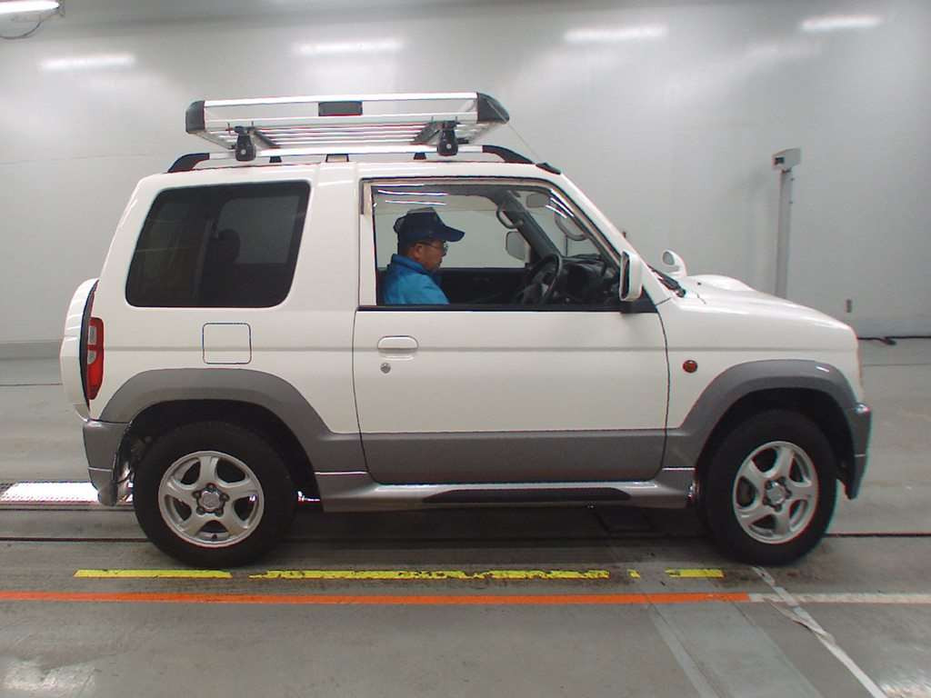 2004 Mitsubishi Pajero Mini H58A[2]