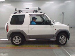 2004 Mitsubishi Pajero Mini