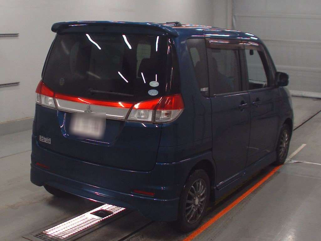 2012 Mitsubishi Delica D2 MB15S[1]