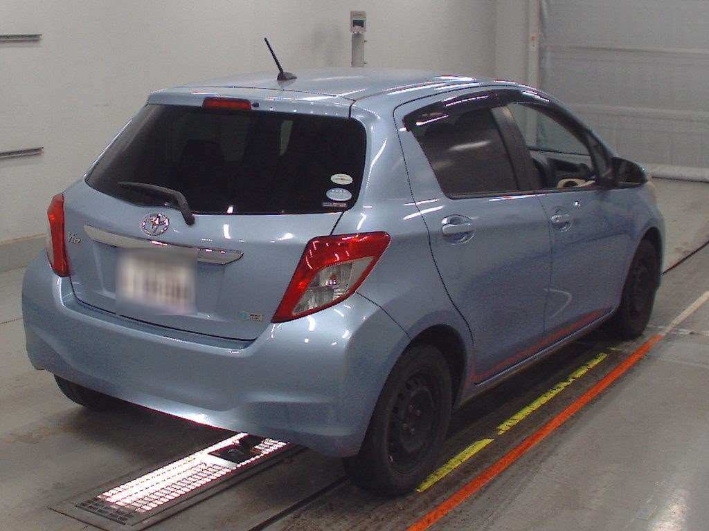 2011 Toyota Vitz NSP130[1]