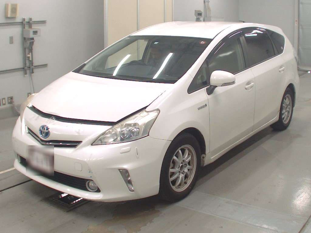 2011 Toyota Prius alpha ZVW41W[0]