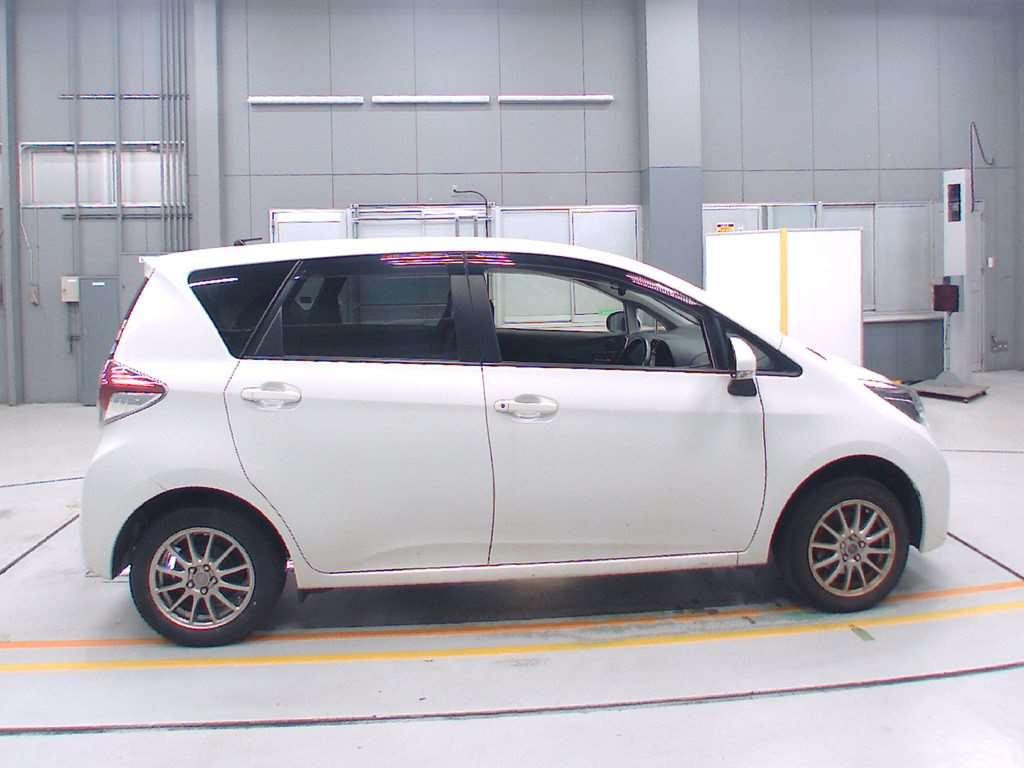 2015 Toyota Ractis NCP125[2]