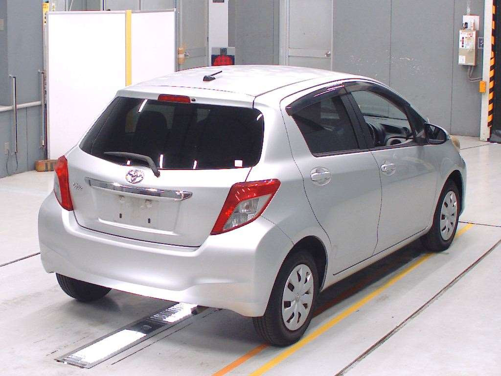 2011 Toyota Vitz NSP130[1]