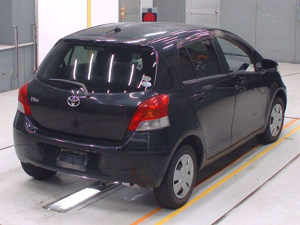 2008 Toyota Vitz SCP90[1]