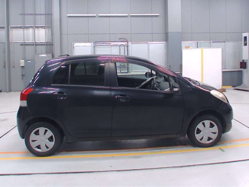 2008 Toyota Vitz SCP90[2]