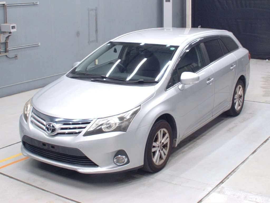 2013 Toyota Avensis Wagon ZRT272W[0]