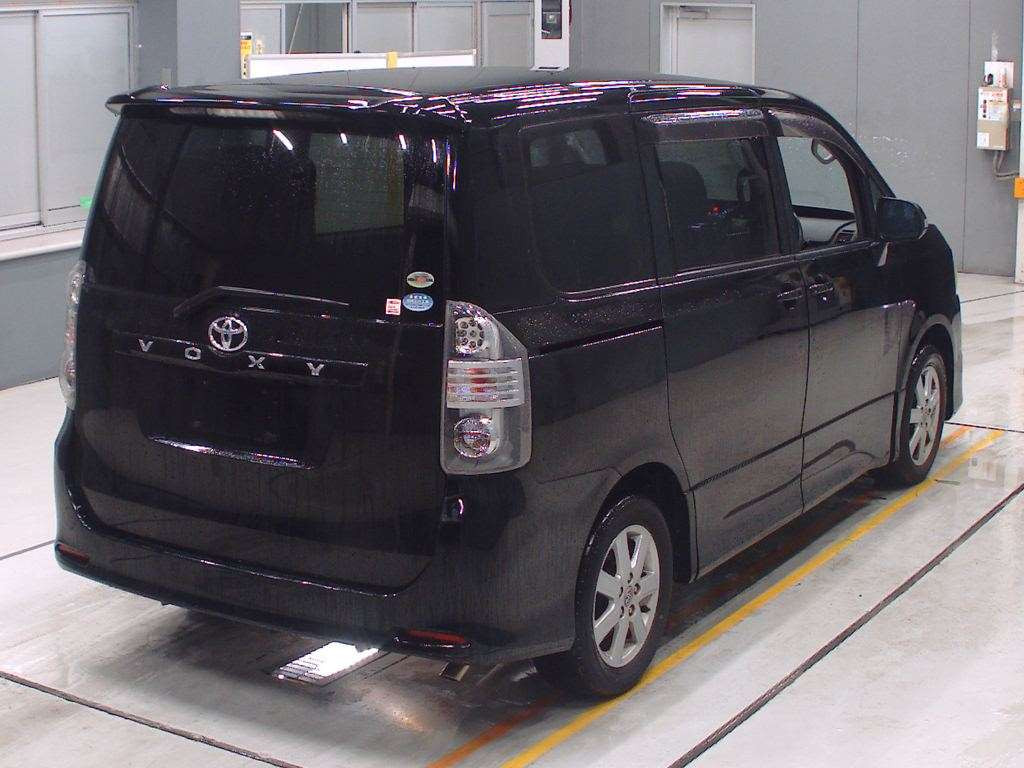 2009 Toyota Voxy ZRR70W[1]