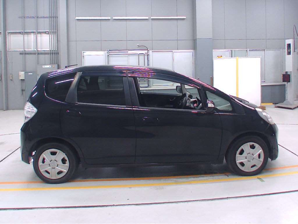 2011 Honda Fit Hybrid GP1[2]