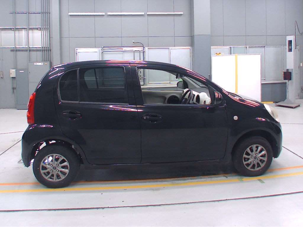 2014 Toyota Passo KGC30[2]