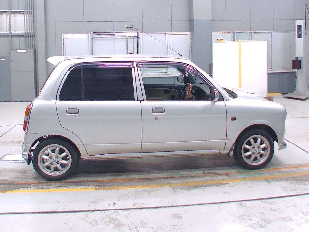 2000 Daihatsu Miragino L700S[2]