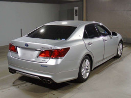 2013 Toyota Crown Hybrid